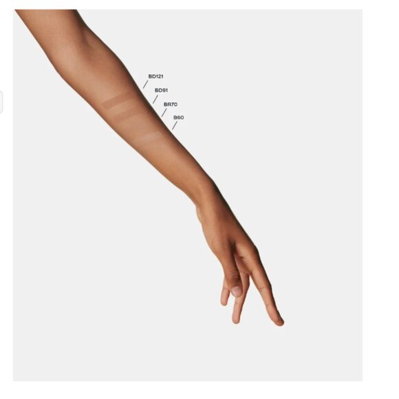 CHANEL - #B70 - ULTRA LE TEINT VELVET BLURRING SMOOTH-EFFECT FOUNDATION - Picture 3 of 4